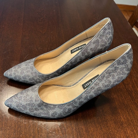 Nine West Gray Silver Glittery Leopard Print Heels Classic Stiletto Pumps - Picture 2 of 4